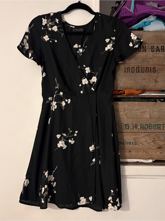 Dynamite Dresses & Skirts - Dynamite Black Floral Wrap Short Sleeve Mini Dress Size Small
